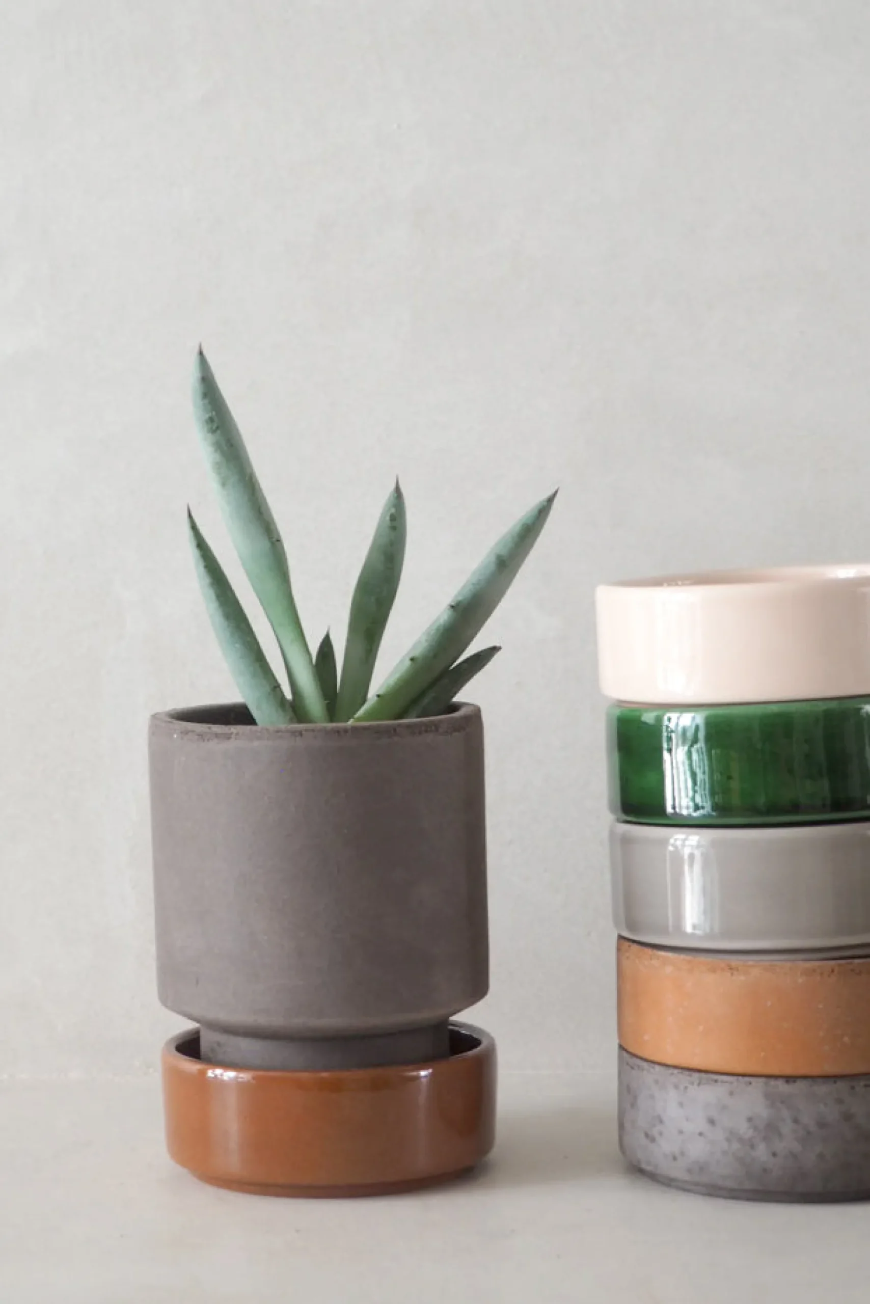 PLANT Hoff krukke, raw grey + raw grey underskål, gulvkrukke Best