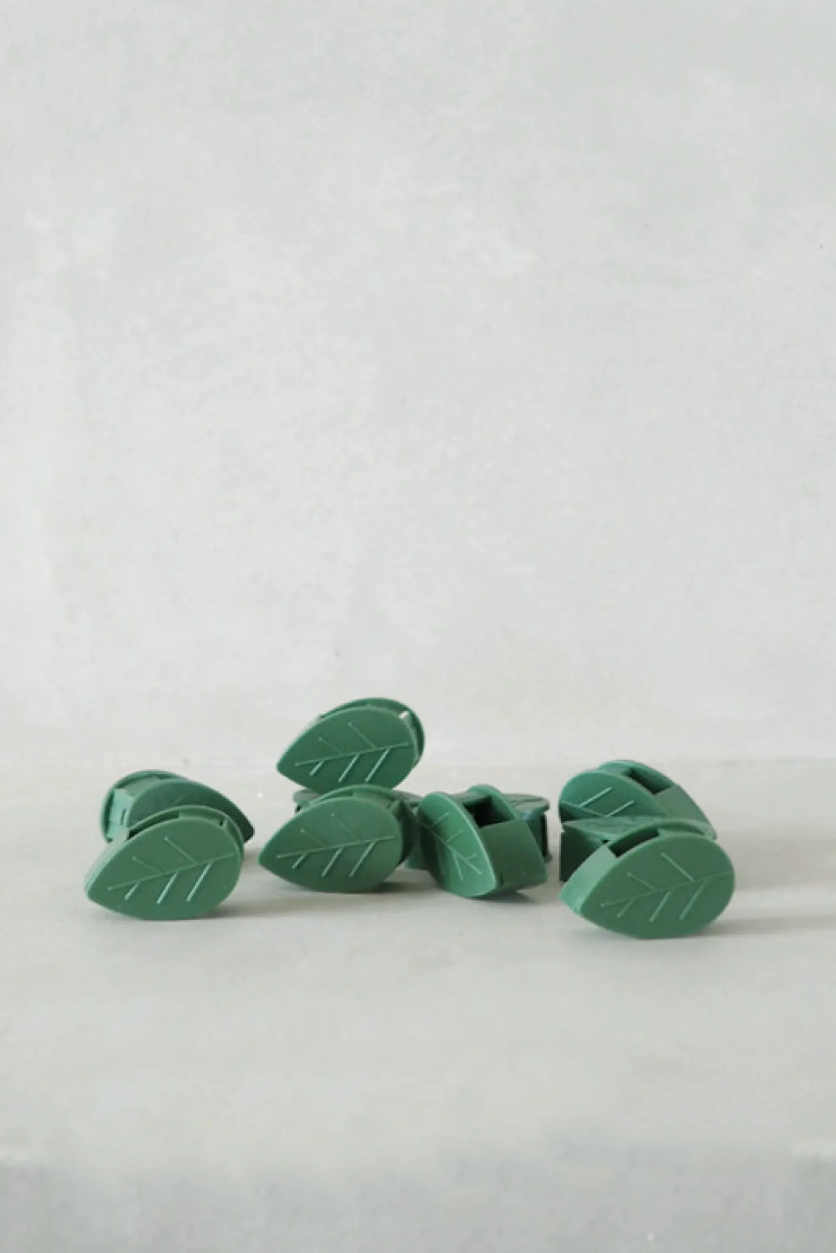 PLANT Leafy Clips Outlet