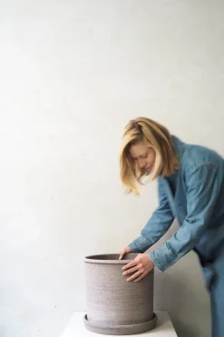 PLANT Modena gulvkrukke - raw grey Hot